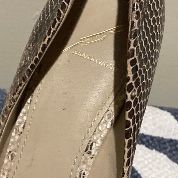 Brian Atwood Women’s peep toe platform python faux snake skin 8.5 US - Picture 4 of 5